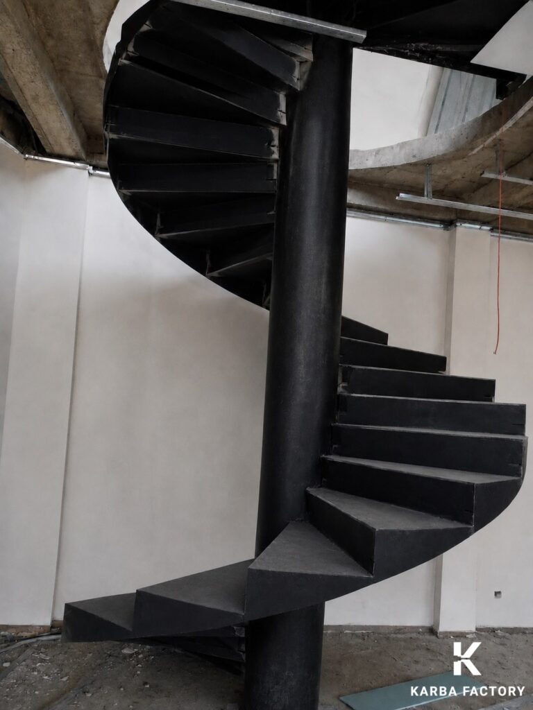 Spiral staircase, open treads